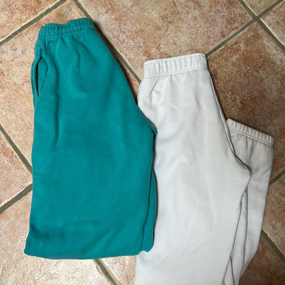 Lot of 2 Aritzia TNA sweats